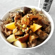 土豆茄子炖脊骨的做法 土豆茄子炖脊骨的做法