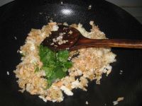 三文鱼蛋白炒饭的做法