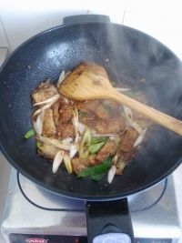 葱白醋焖带鱼的做法
