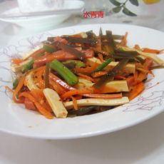 鱼香烤肠海带豆腐丝的做法 鱼香烤肠海带豆腐丝的做法