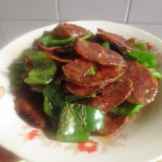 辣椒炒香肠的做法 辣椒炒香肠的做法