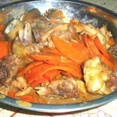 胡萝卜炒鸡腿肉的做法