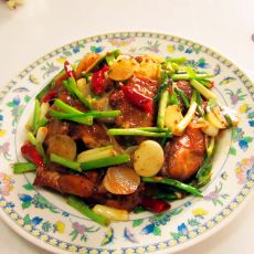 红烧葱香鸡翅的做法