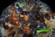 滑子菇烧鸡腿的做法