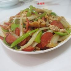 香肠油豆腐白菜丝的做法 香肠油豆腐白菜丝的做法