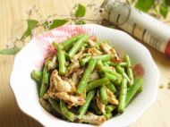 麻辣鸡肉豇豆的做法
