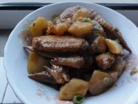 土豆焖鸡翅的做法