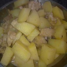 鸡腿焖土豆的做法