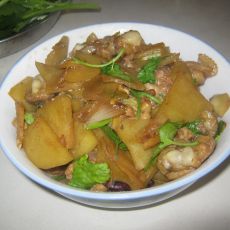 土豆片炒鸡腿丁的做法 土豆片炒鸡腿丁的做法