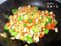 鸡丁爆香蔬的做法