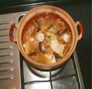 冻豆腐香菇鸡翅煲的做法
