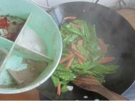 香肠荷兰豆的做法