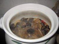 蘑菇粉条炖鸡腿的做法