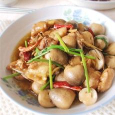 草菇烧鸡块的做法 草菇烧鸡块的做法