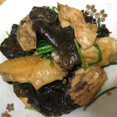 木耳炒鸡肉的做法 木耳炒鸡肉的做法