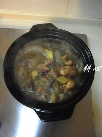 海参鸡腿煲的做法