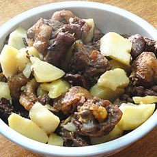 红烧鸡肉土豆块的做法 红烧鸡肉土豆块的做法