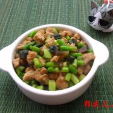 蒜苗皮蛋肉丁的做法 蒜苗皮蛋肉丁的做法