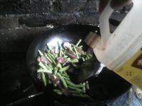 四季豆炒香肠的做法