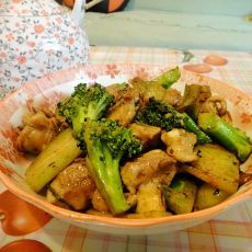 西兰花炒鸡的做法 西兰花炒鸡的做法
