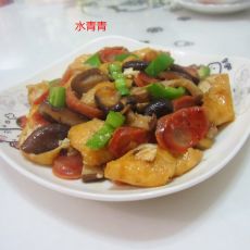 青椒香肠油豆腐的做法 青椒香肠油豆腐的做法