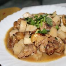 杏鲍菇炒鸡腿的做法 杏鲍菇炒鸡腿的做法