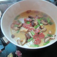 芹菜香肠烧香菇的做法