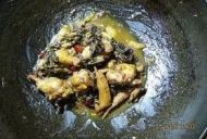 梅菜炒鸡的做法