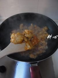 鸡腿肉炒菜花的做法
