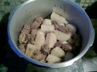 萝卜焖鸭肉的做法