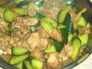青瓜炒鸡肉的做法