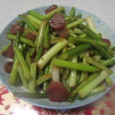 蒜苗香肠的做法