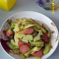 西葫芦炒烤肠的做法 西葫芦炒烤肠的做法