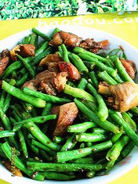 豆角炒鸡肉的做法