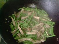 豆角炒鸡丝的做法