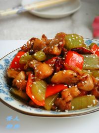 香辣莴笋鸡丁的做法