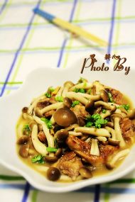 鸡腿肉炒蟹味菇的做法