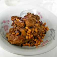 鸭腿焖黄豆的做法 鸭腿焖黄豆的做法
