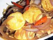 洋葱鸡丝炒日本豆腐的做法