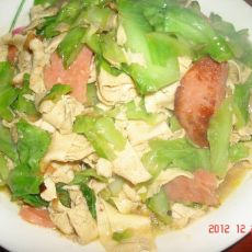 香肠炒甘蓝干豆腐的做法 香肠炒甘蓝干豆腐的做法