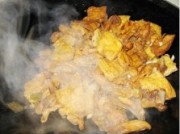 豆干炖鸡肉的做法