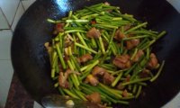 蒜苔炒鸡肉的做法
