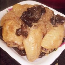 黑木耳粉丝鸡翅的做法 黑木耳粉丝鸡翅的做法