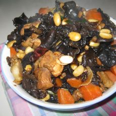 黄豆木耳鸡腿丁的做法 黄豆木耳鸡腿丁的做法