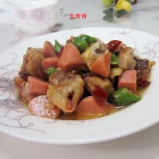 香肠炒鸡腿的做法 香肠炒鸡腿的做法