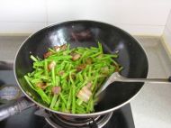 腊肉空心菜的做法