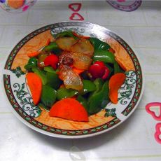 青椒胡萝卜炒腊肉的做法 青椒胡萝卜炒腊肉的做法