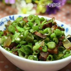 蕹菜杆炒腊肉碎的做法 蕹菜杆炒腊肉碎的做法
