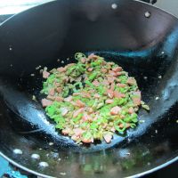 辣炒咸豆角火腿丁的做法