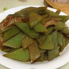 腊肉烧莴苣的做法